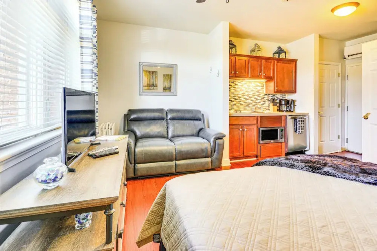 Pool & Lake Access: Mariners Landing Resort Studio