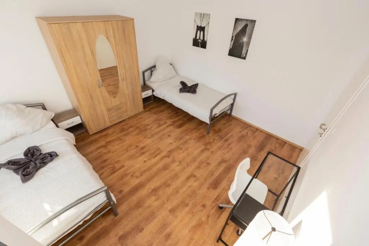 AVR Apartment HOF 7