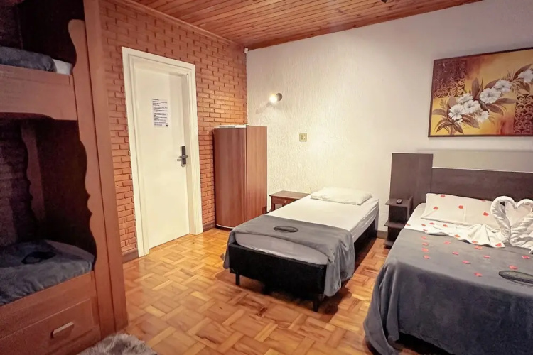 Casa de Campos Capivari House