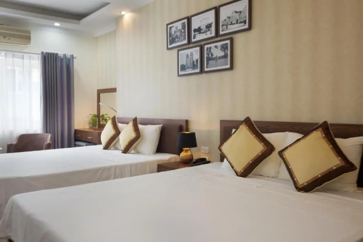 Standard Twin room with city view