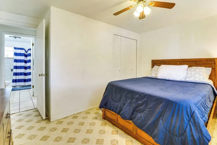 Pets Welcome: Hot Tub Haven in Albuquerque!