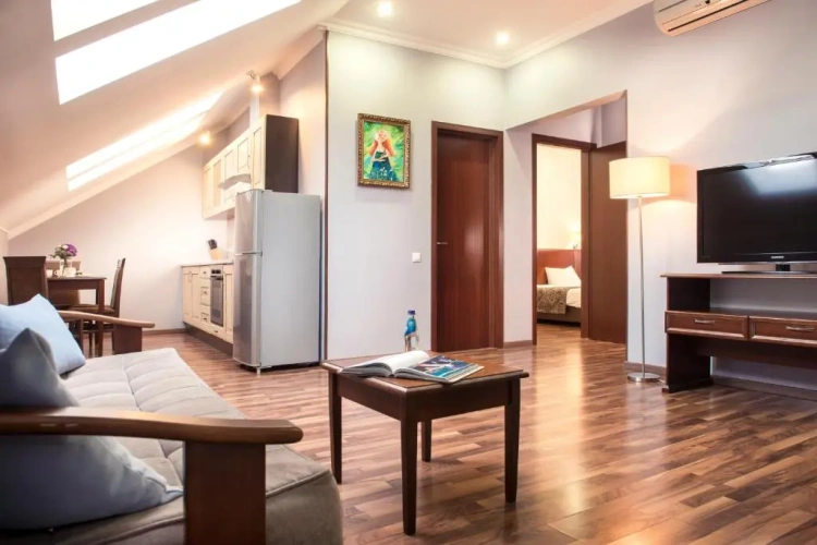 1 Bedroom Luxury Apartment with balcony and with view