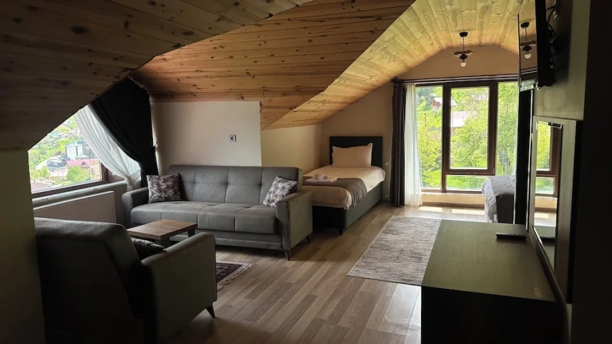 Standard Quadruple Family room with mountain view