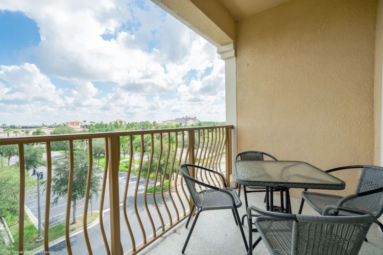 3 Bedrooms Apartment