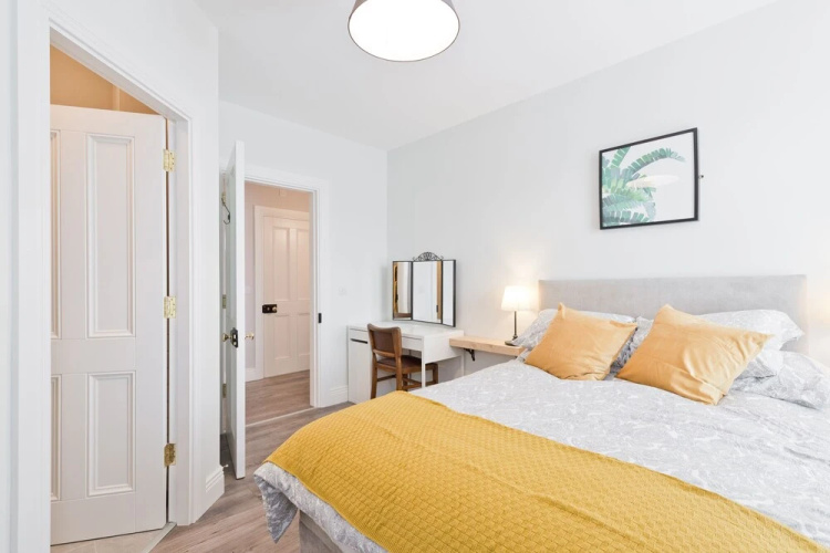 Sweet Inn - Gorgeous Howth I