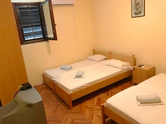 Economy Quadruple room