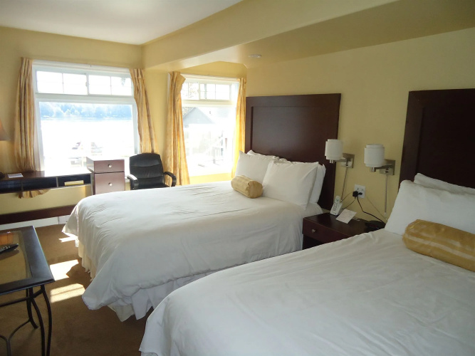 Bayside Inn & Waterfront Suites