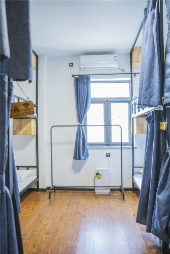 Zeako Youth Hostel