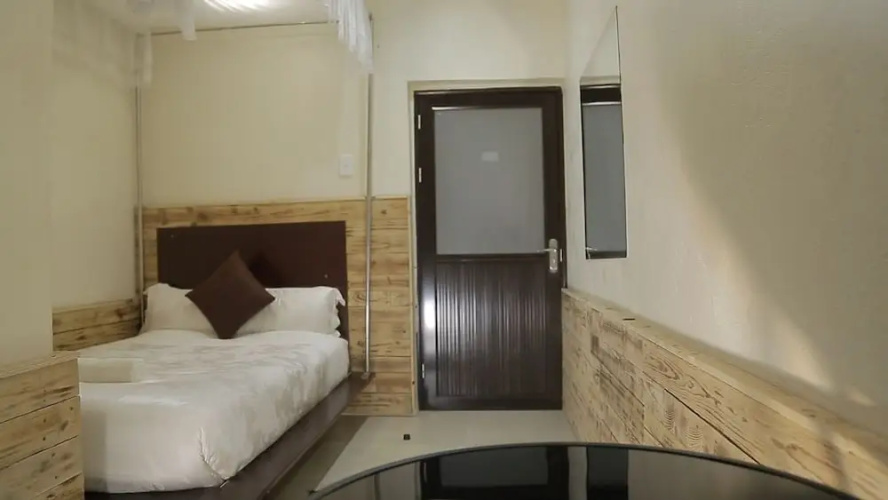 Commonlens Inn Hotel.