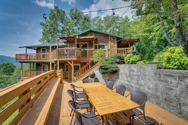 4 Bedrooms Cottage with balcony