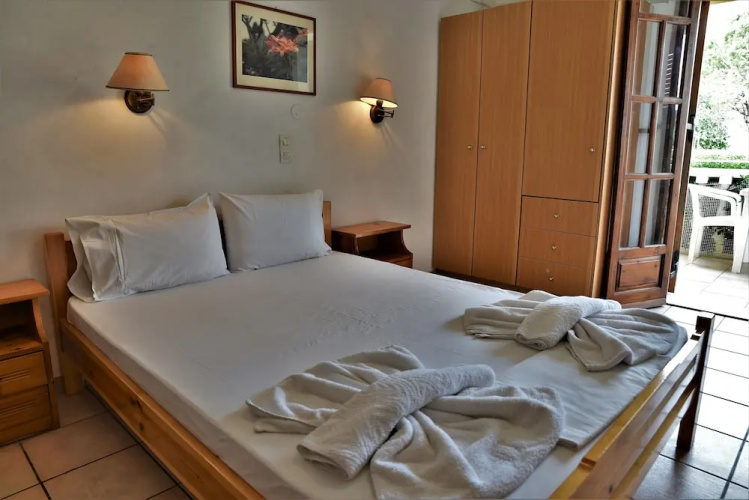 Elpida Hotel