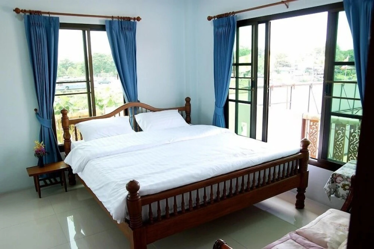 Loy Manee House