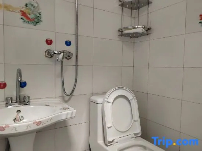 Luojiang Rainbow Hotel
