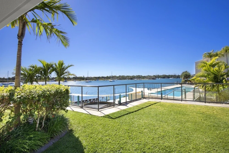2 Bedrooms Deluxe Apartment with water view
