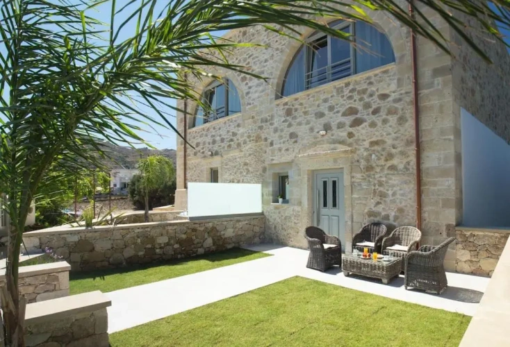 2 Bedrooms Villa