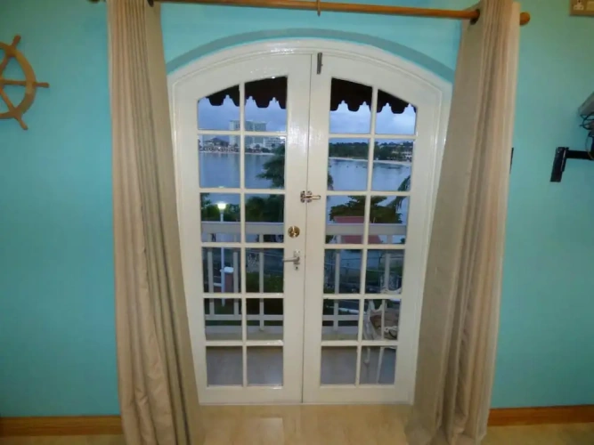 1 Bedroom Luxury Apartment beachfront