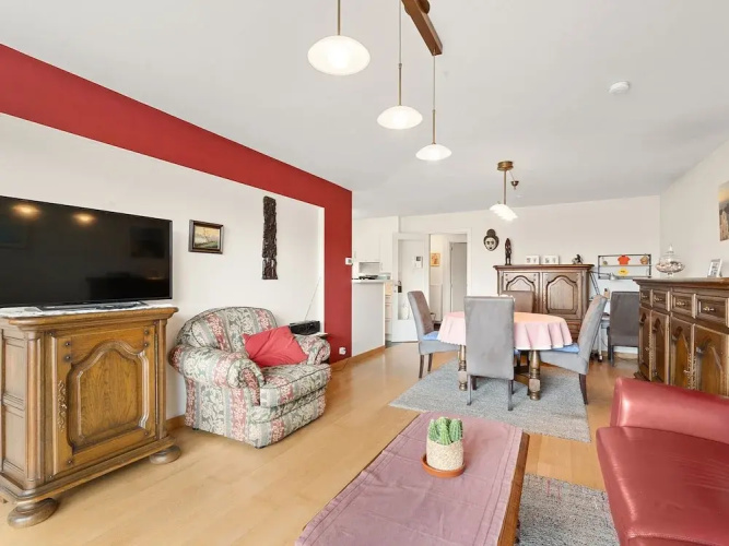 Flat With Terrace & Play Area