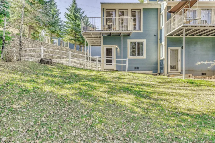 Cloudcroft Home w/ Fireplace Near Downtown!