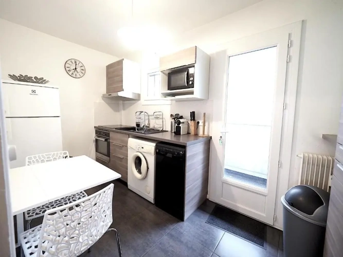 1 Bedroom Apartment