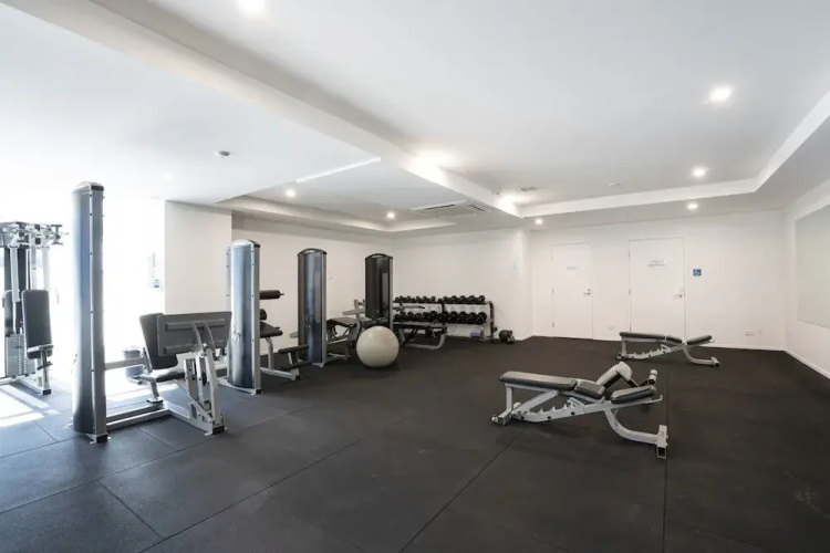 Modern 1-bed Unit With Pool Views and Balcony