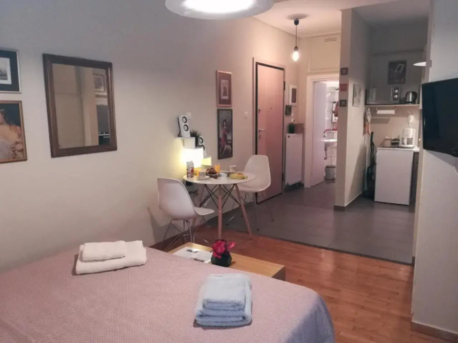 Koukaki ideal studio for 2