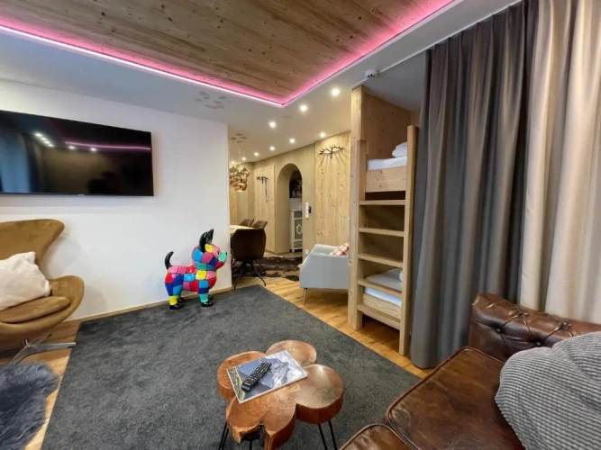 Deluxe Apartment
