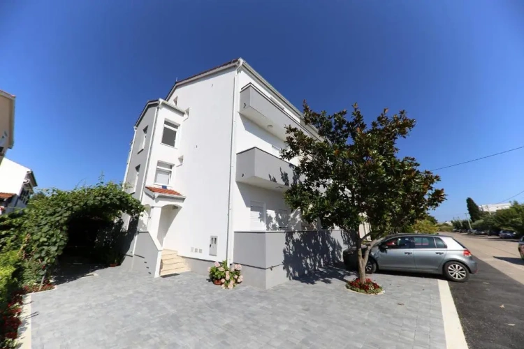 3 Bedrooms Apartment with balcony