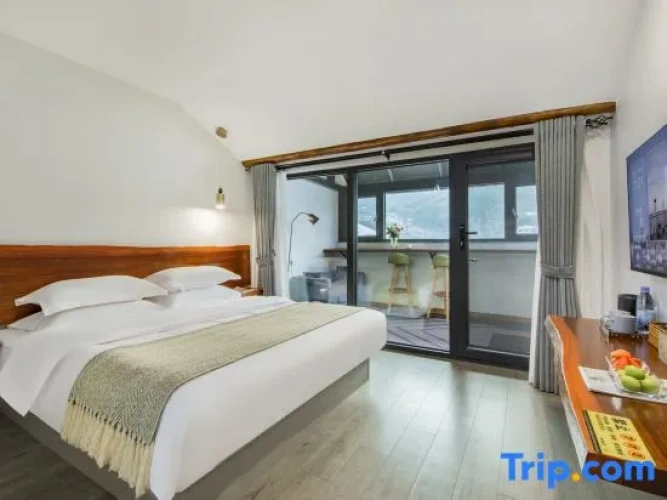 2 Bedrooms Family Apartment with mountain view