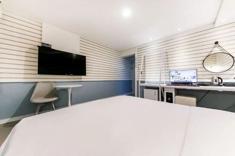 Hotel Box
