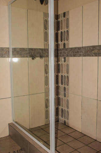 Ingwenya Guesthouse