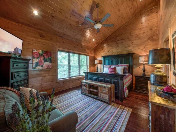 Bear Elegance - Three Bedroom Cabin