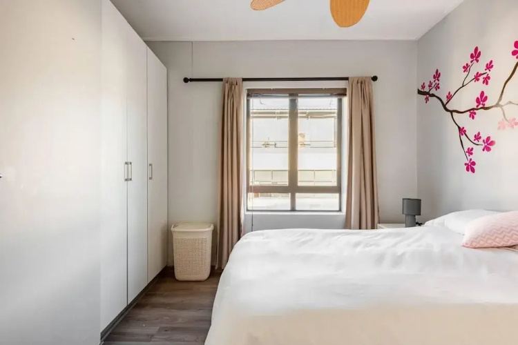 3-bed, Sleeps 6, Free Parking