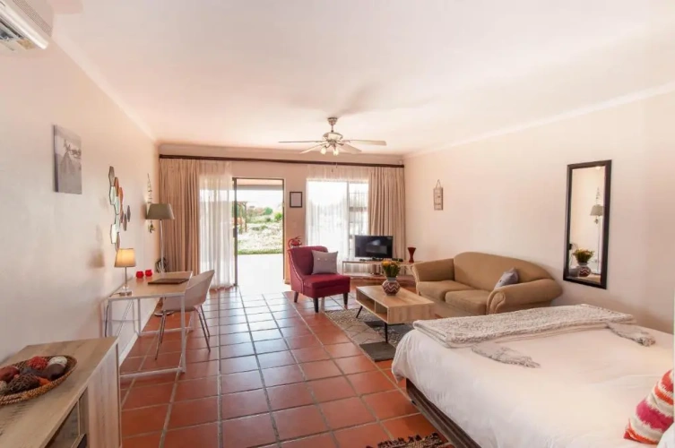 Standard Family room with garden view
