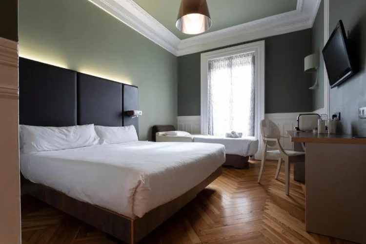 Triple room