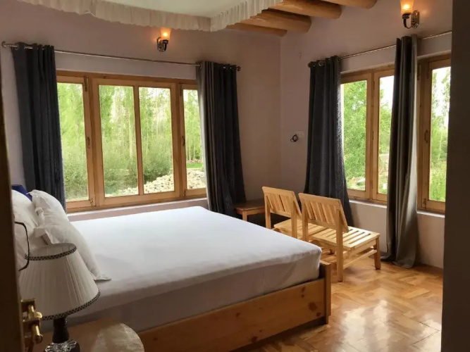 Raku Guest House