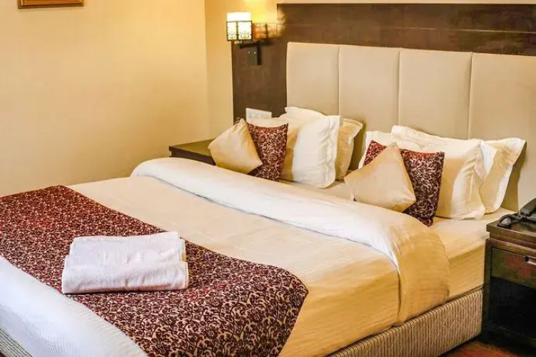 Fabhotel Gold Leaf I