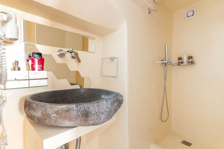 aniko suites Chora