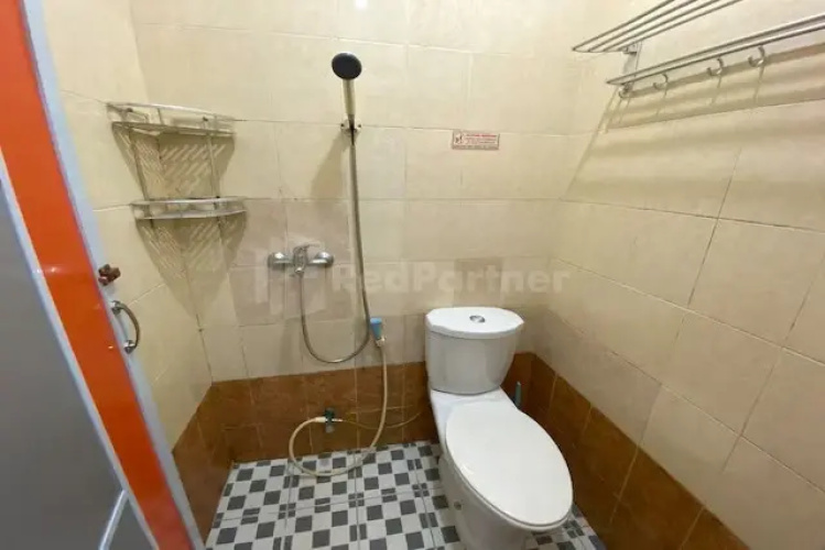 Hotel California Mitra RedDoorz