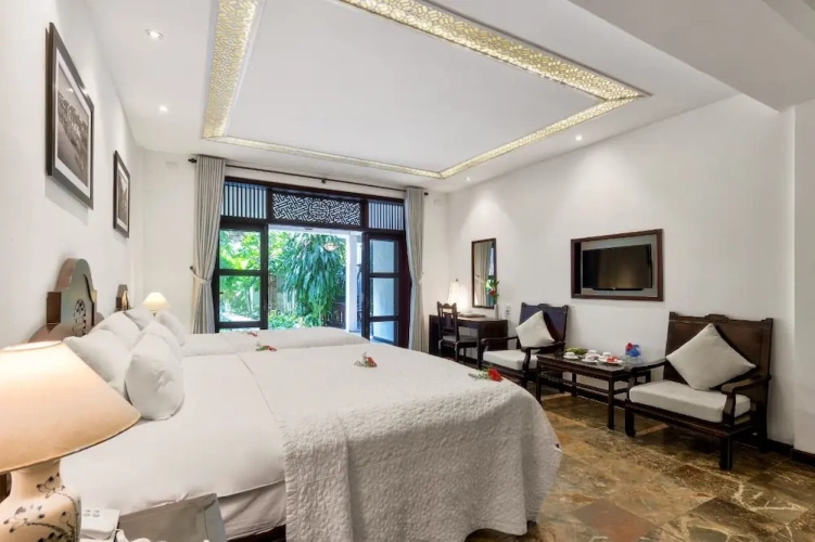 Classic Triple room with garden view