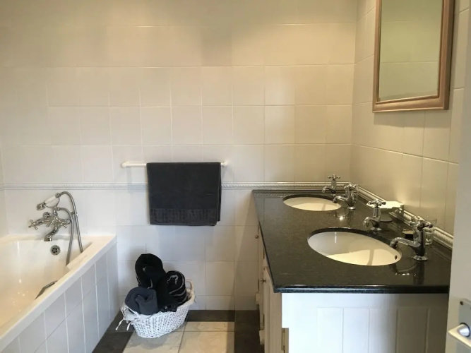 123 Ocean View Drive Apartment