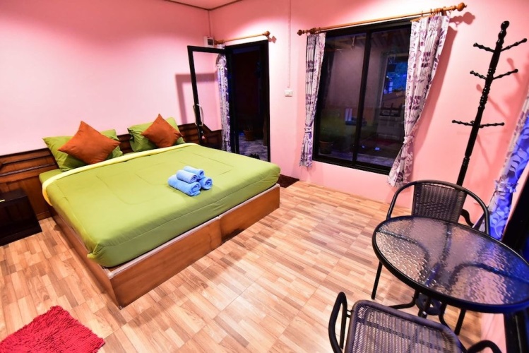 Chomlay Room & Restaurant