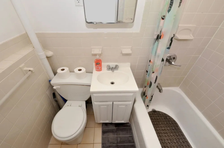 Spacious Upper East Side Studio