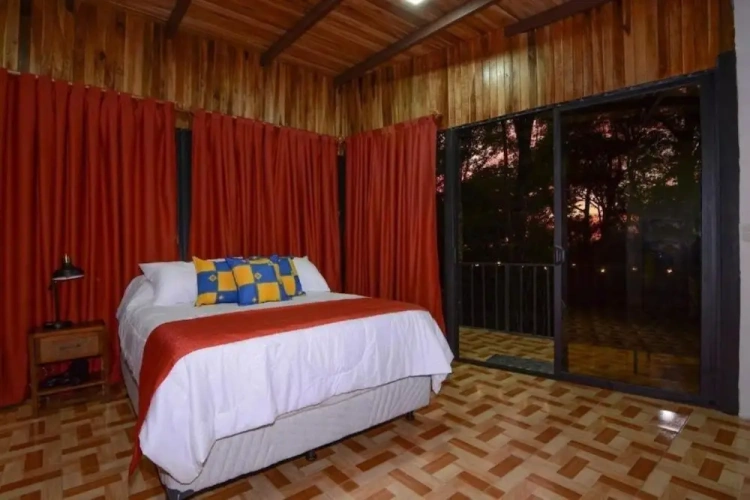 Standard Triple room with garden view