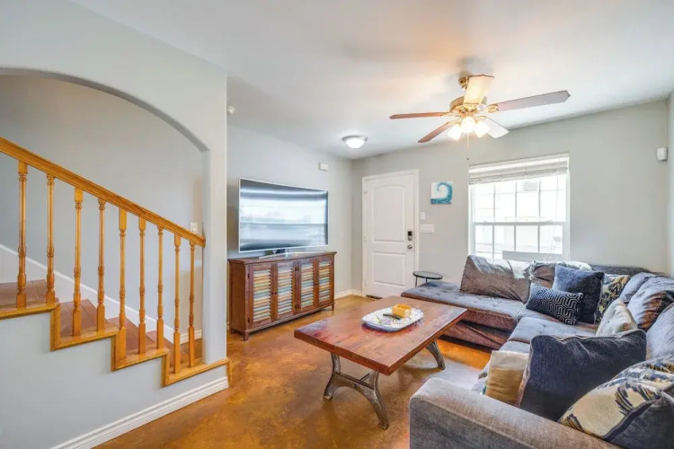 Steps to Beach & Pool Access: Port Aransas Condo