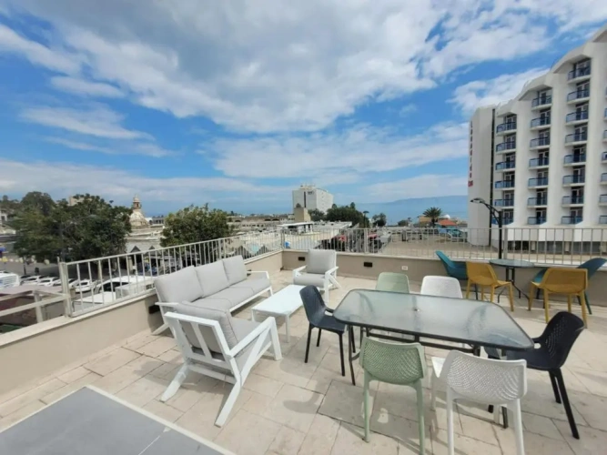 3 Bedrooms Apartment