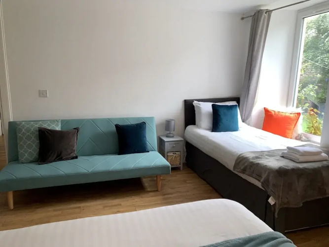 Charming 5-bed Apartment in Edinburgh