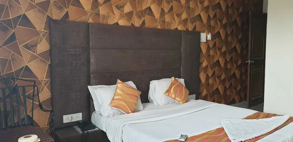 Deluxe Double room with city view