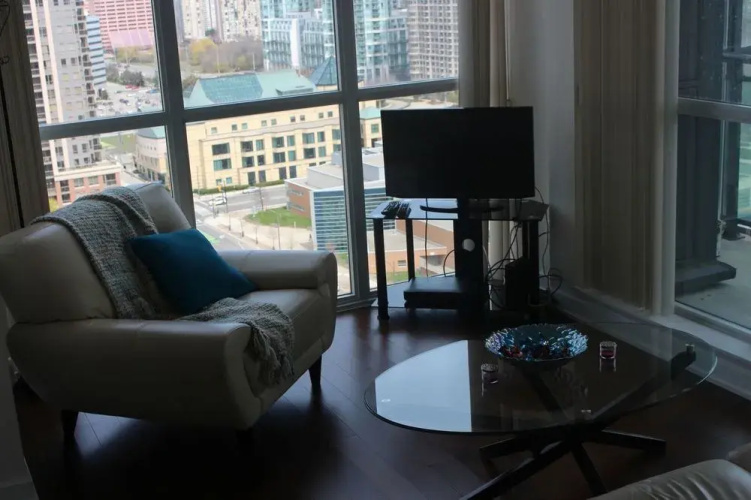Deluxe Corner Suite - By Elite Suites