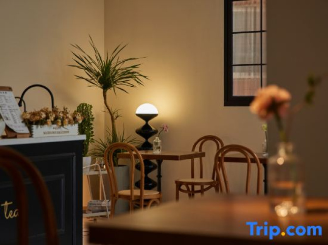 Salut Café Homestay