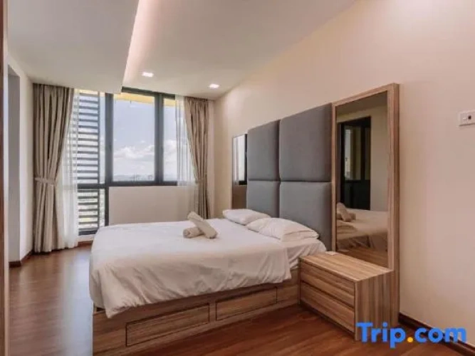 3 Bedrooms Apartment